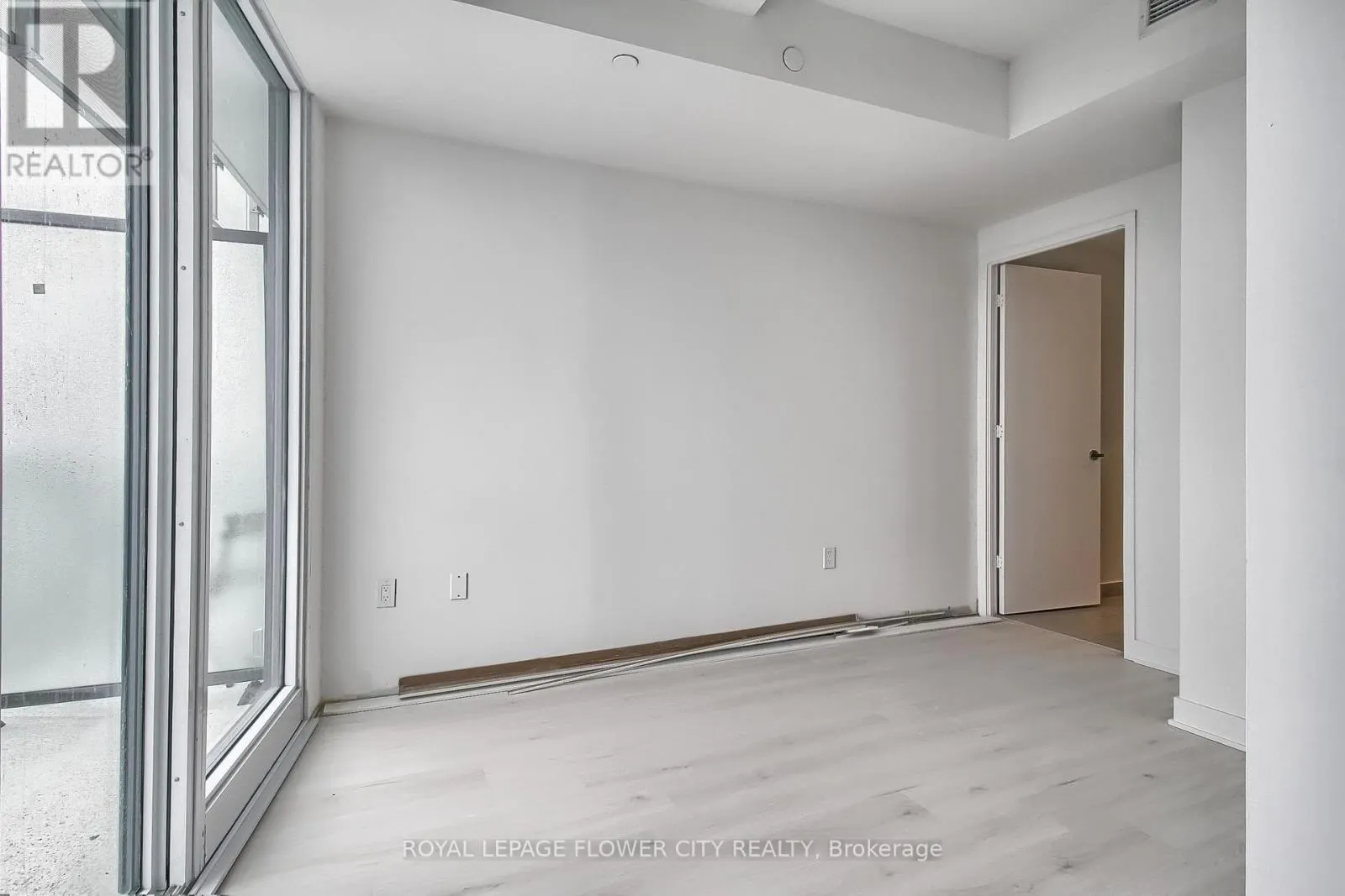 5704 - 3900 CONFEDERATION PARKWAY