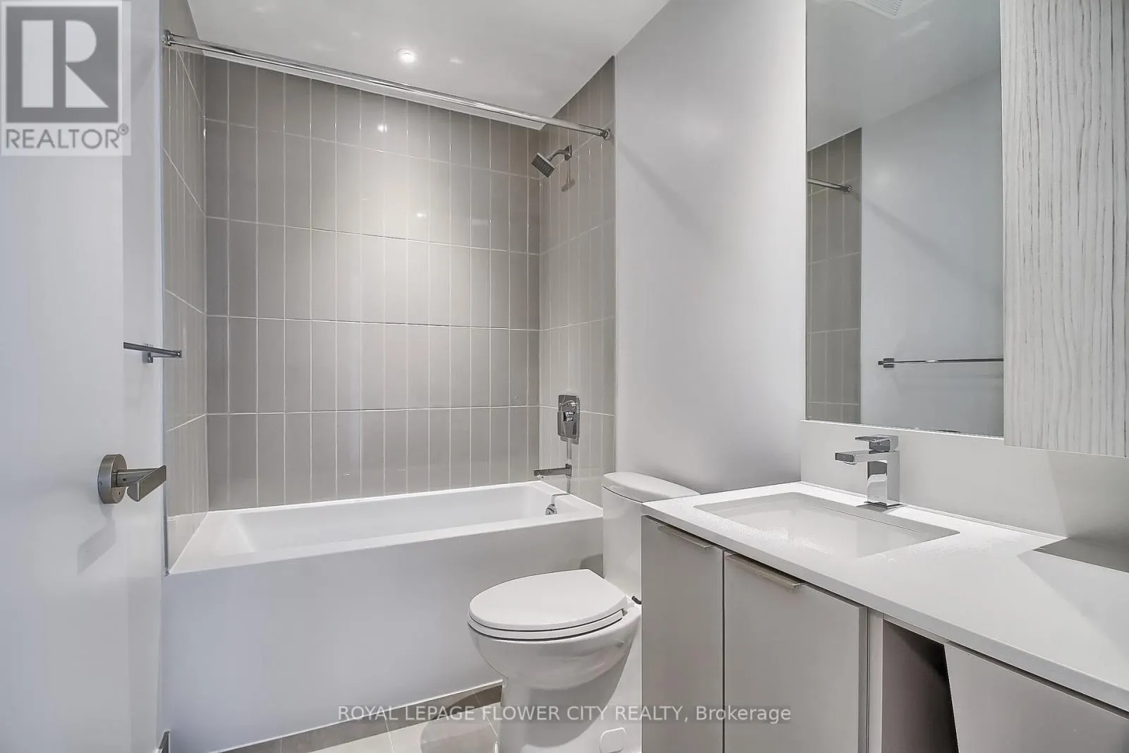 5704 - 3900 CONFEDERATION PARKWAY