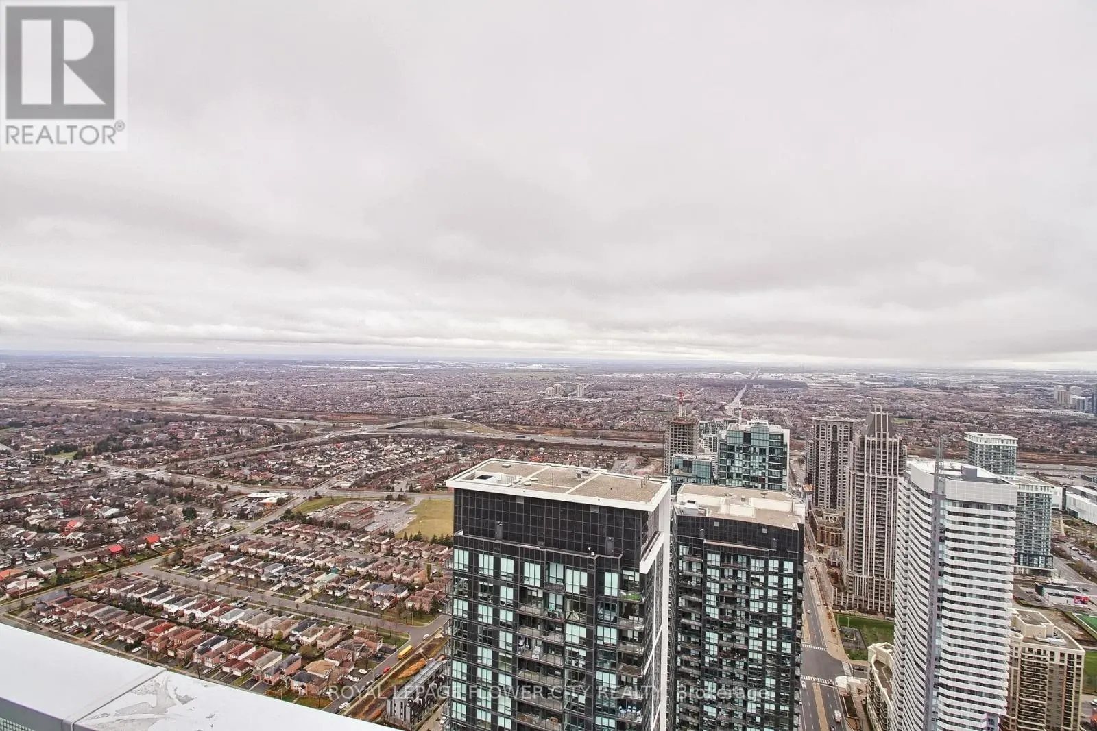 5704 - 3900 CONFEDERATION PARKWAY