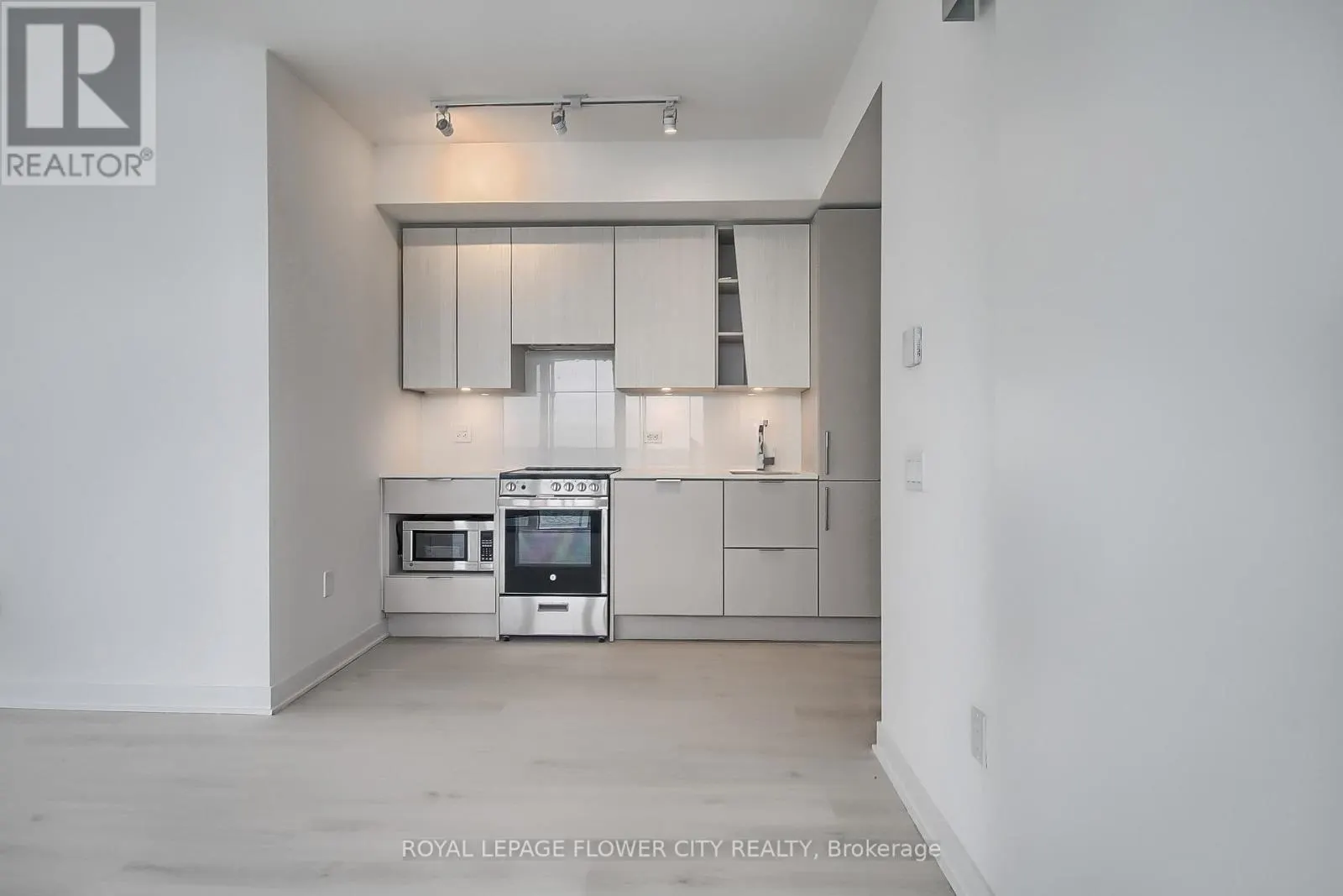 5704 - 3900 CONFEDERATION PARKWAY