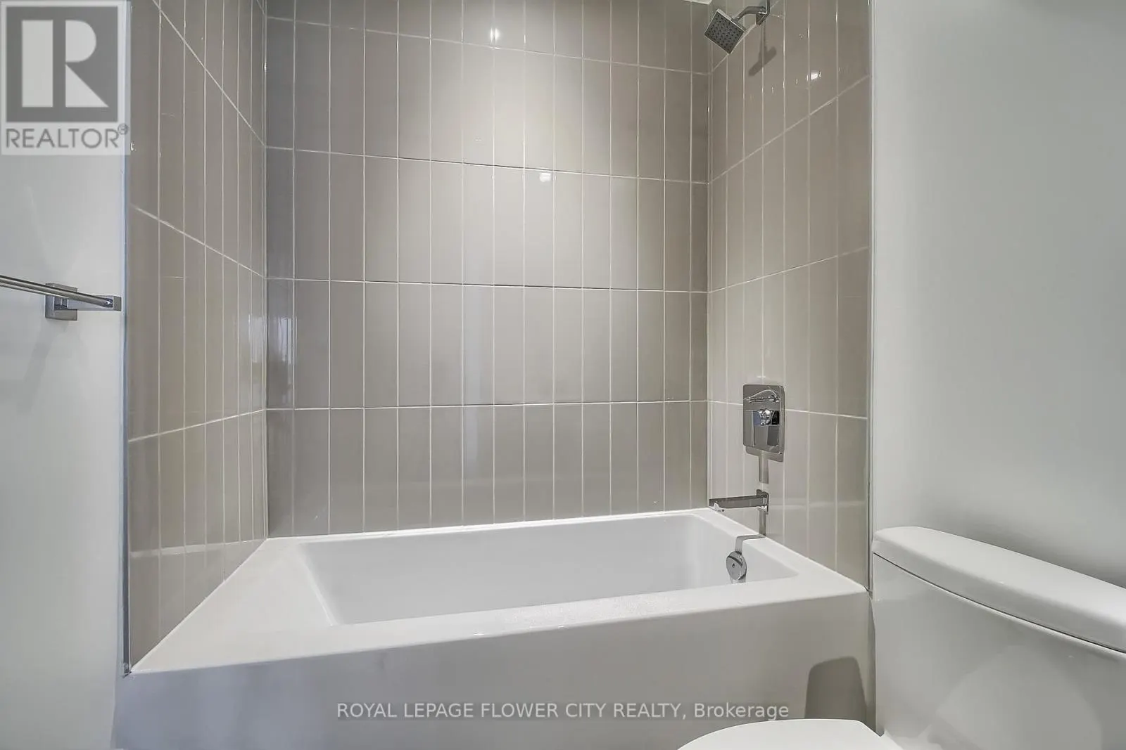 5704 - 3900 CONFEDERATION PARKWAY