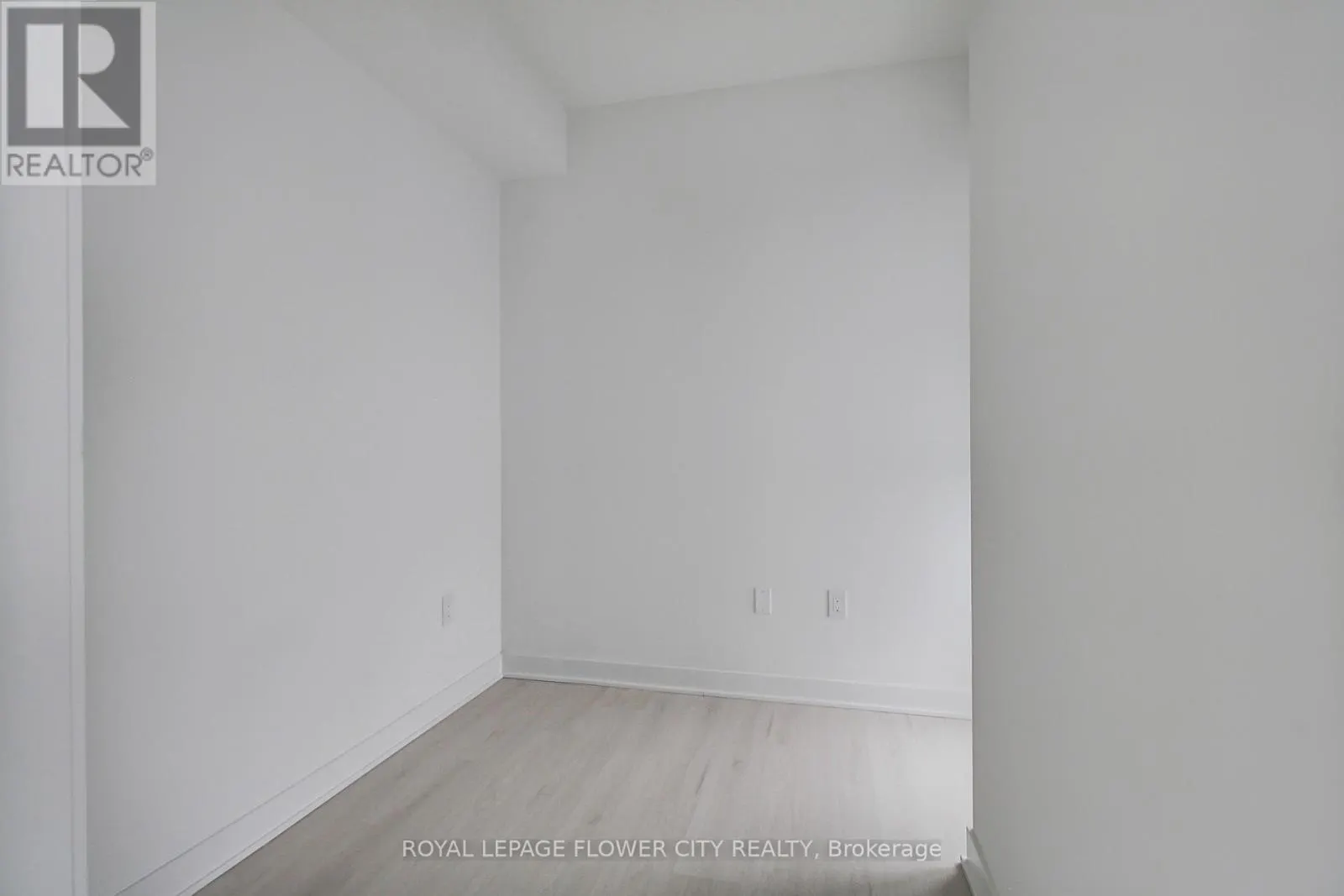 5704 - 3900 CONFEDERATION PARKWAY