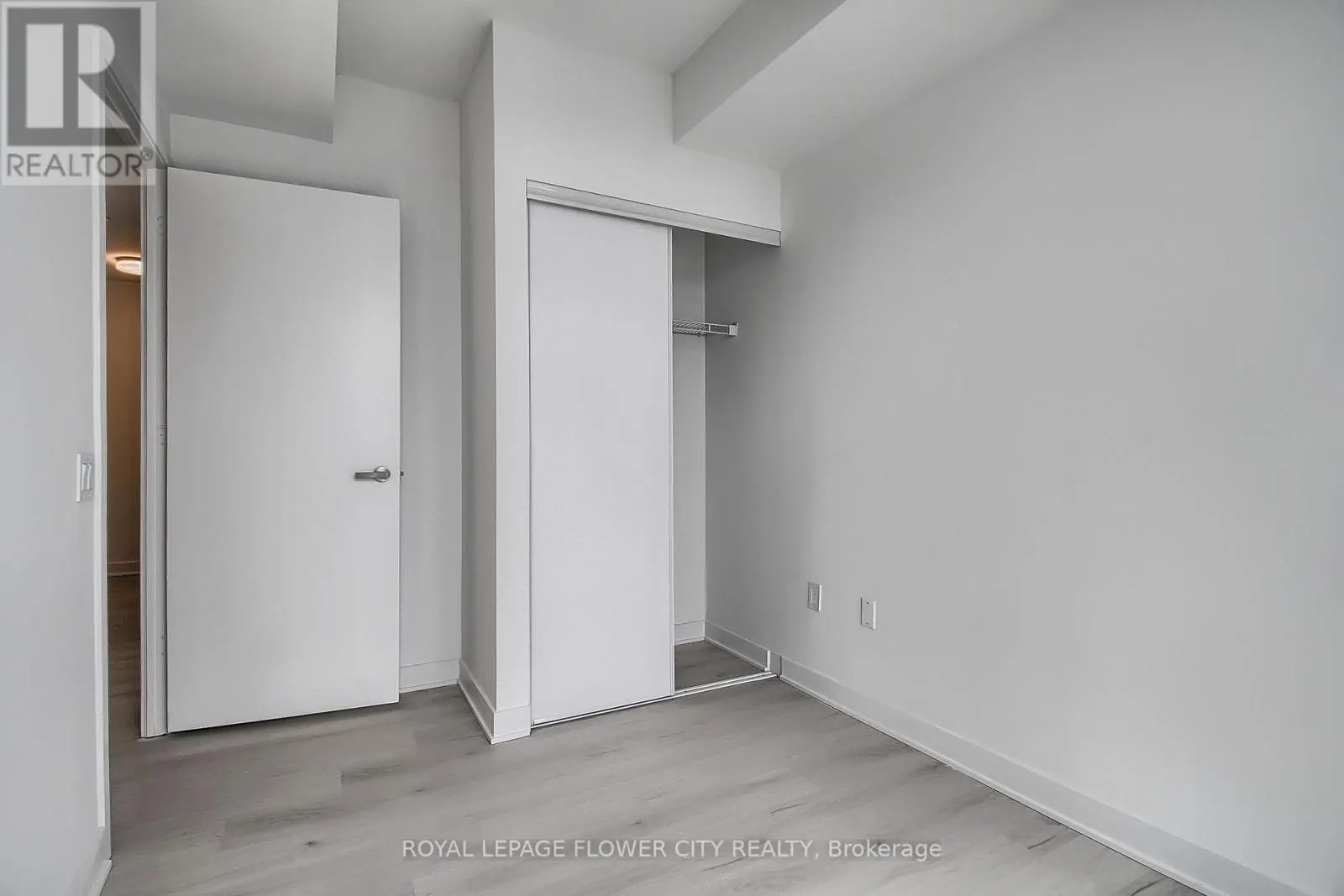 5704 - 3900 CONFEDERATION PARKWAY