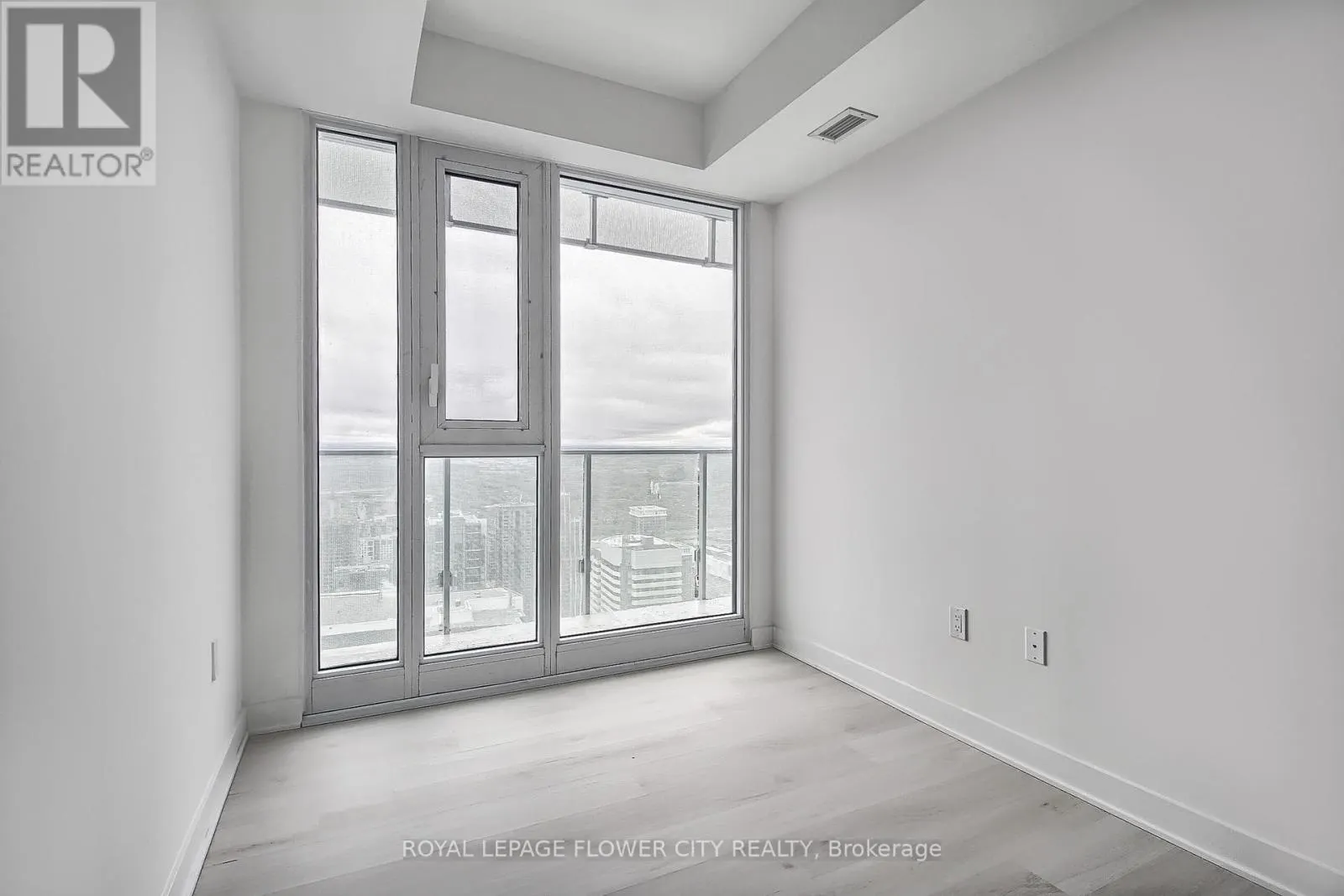 5704 - 3900 CONFEDERATION PARKWAY