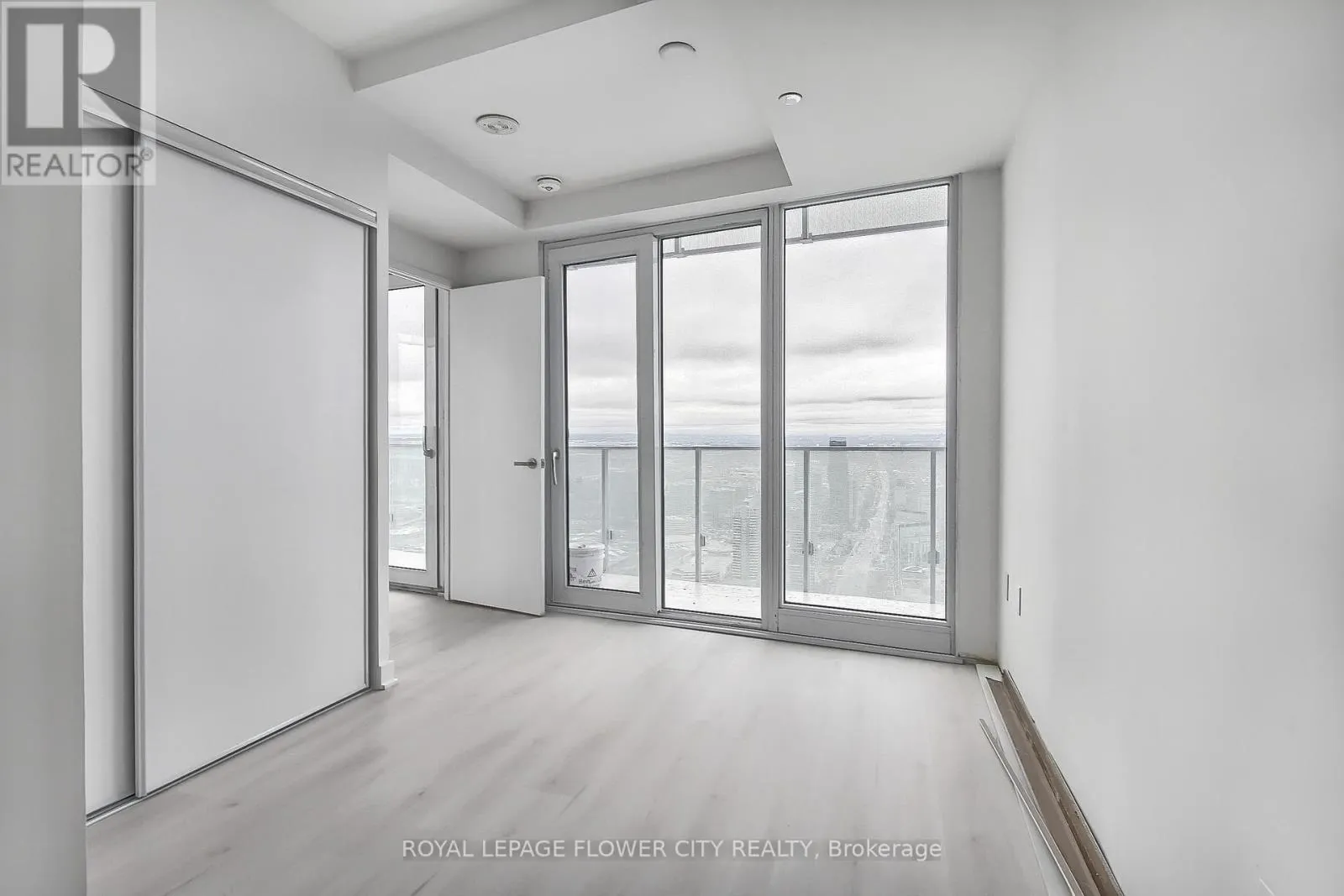 5704 - 3900 CONFEDERATION PARKWAY