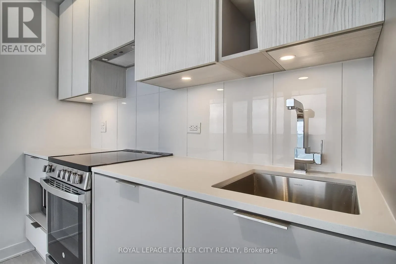 5704 - 3900 CONFEDERATION PARKWAY