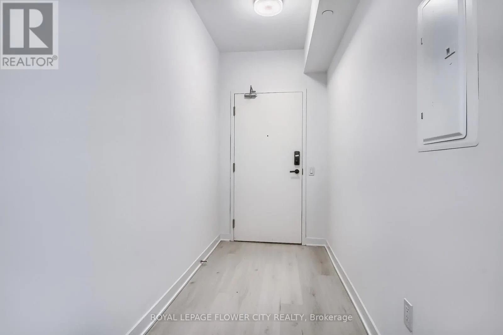 5704 - 3900 CONFEDERATION PARKWAY