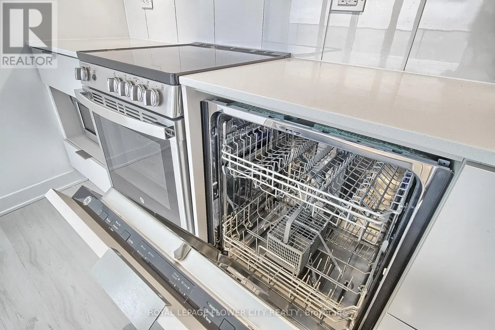 5704 - 3900 CONFEDERATION PARKWAY