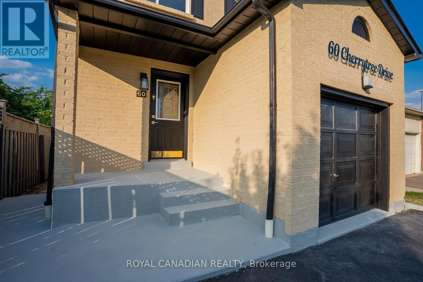 60 CHERRYTREE DRIVE W
