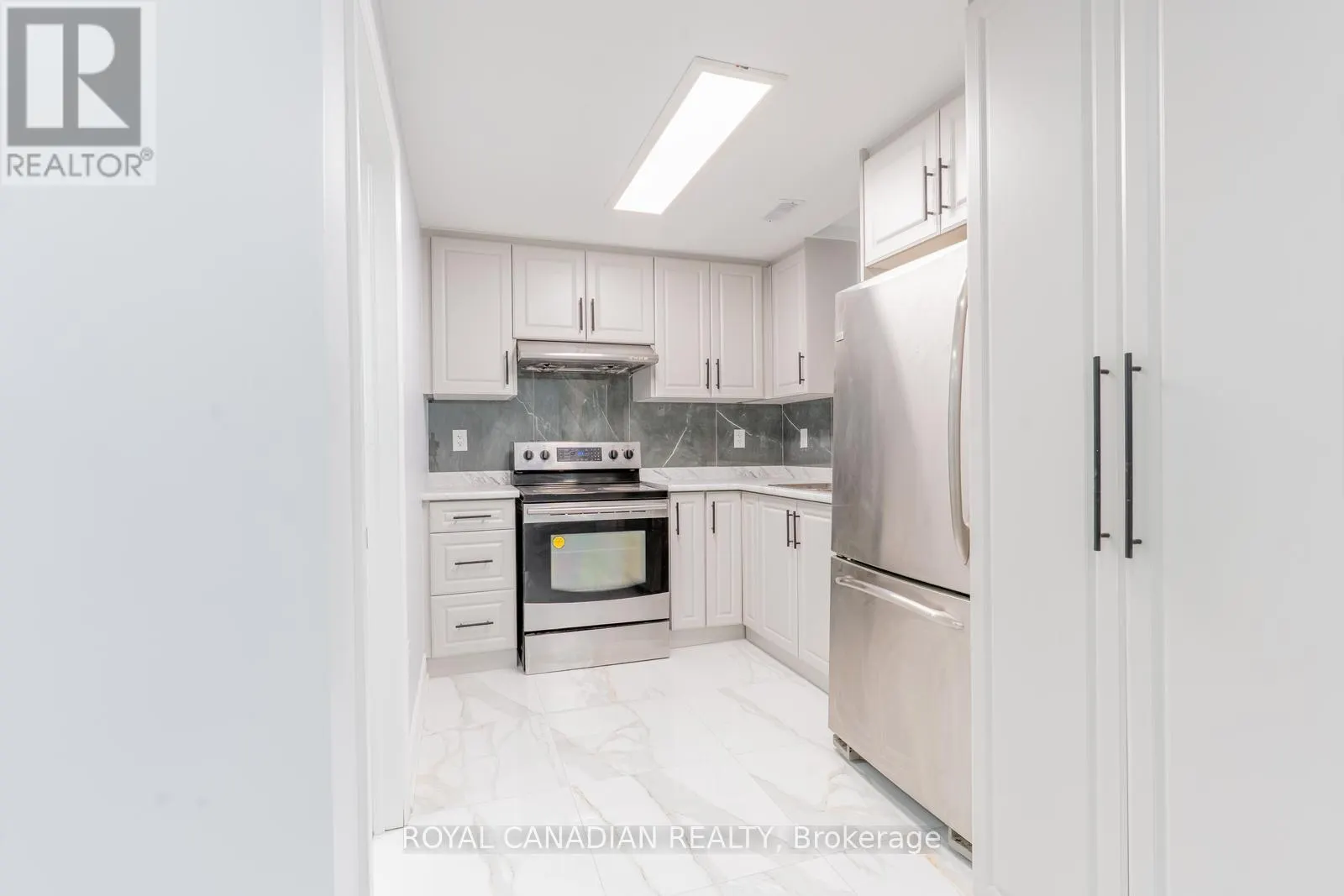 60 CHERRYTREE DRIVE W