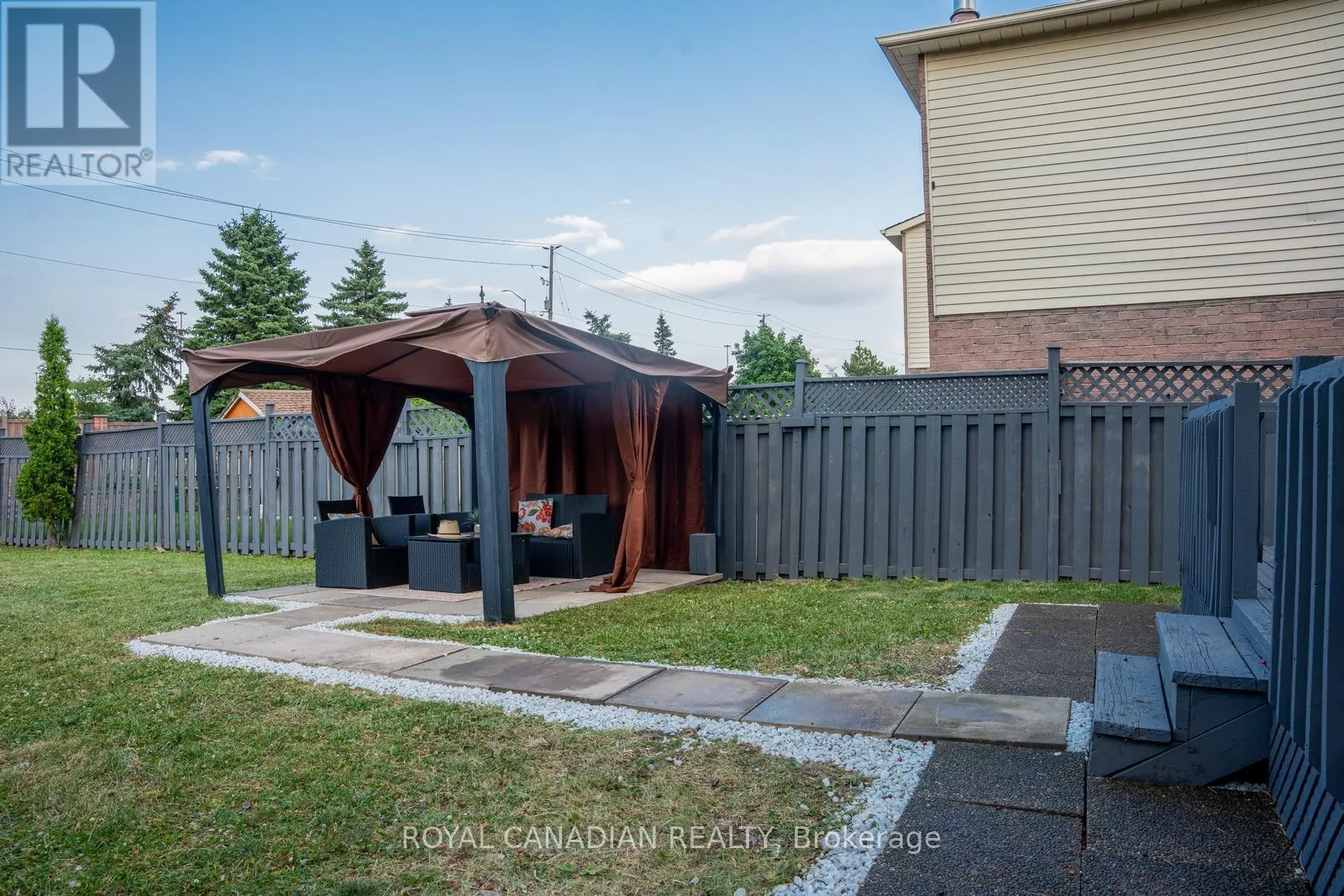 60 CHERRYTREE DRIVE W