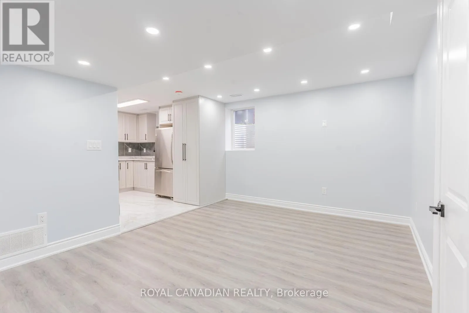 60 CHERRYTREE DRIVE W