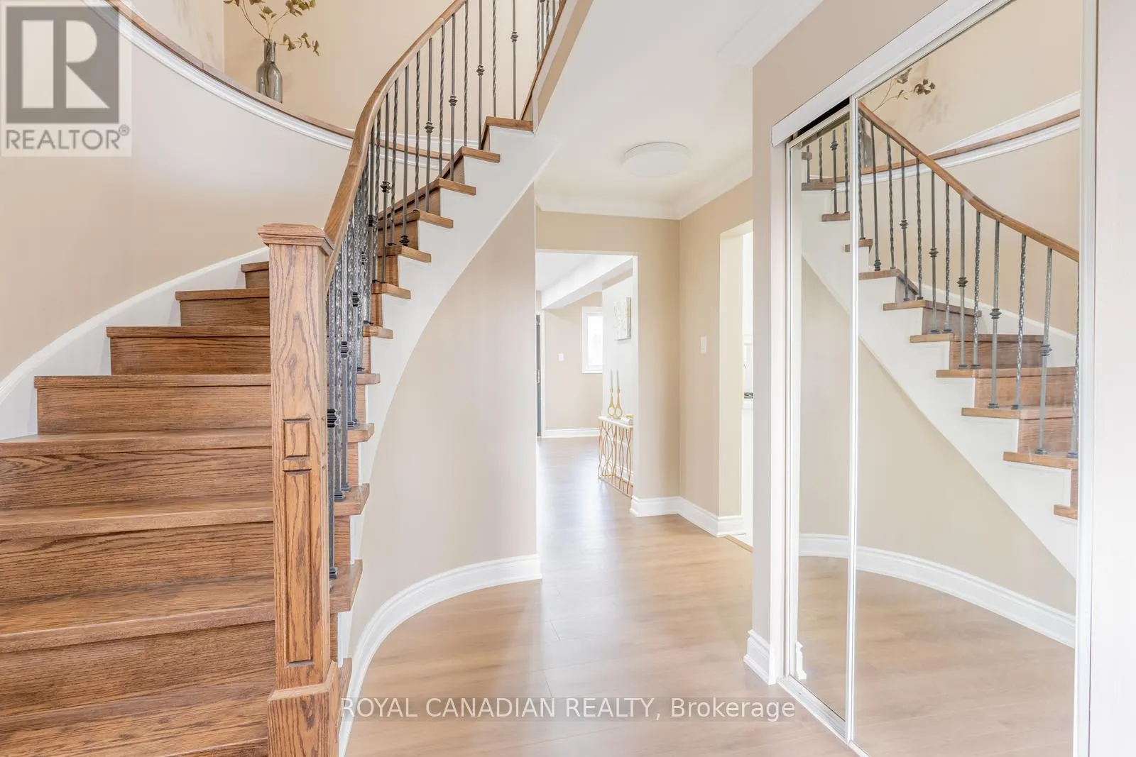 60 CHERRYTREE DRIVE W