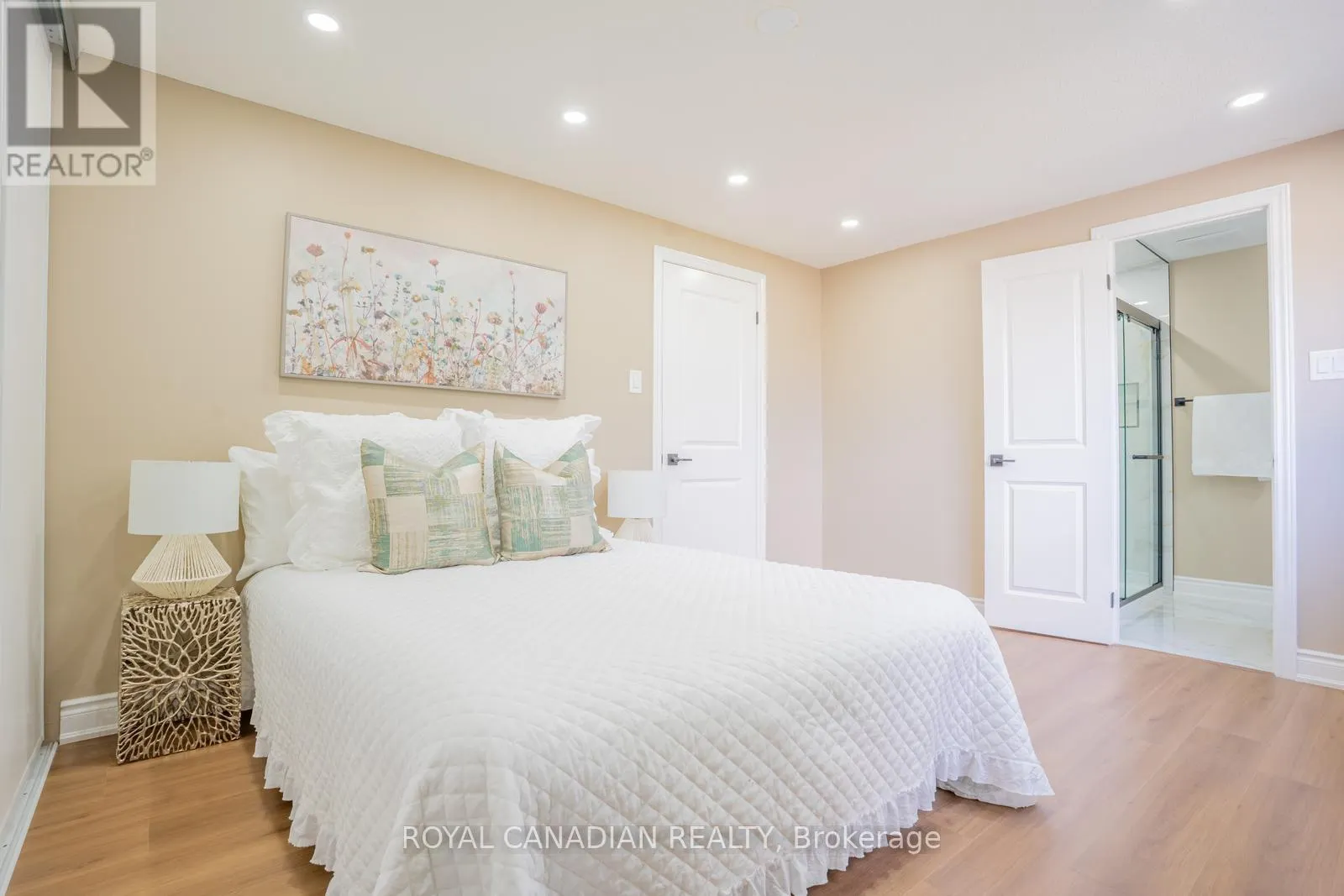 60 CHERRYTREE DRIVE W