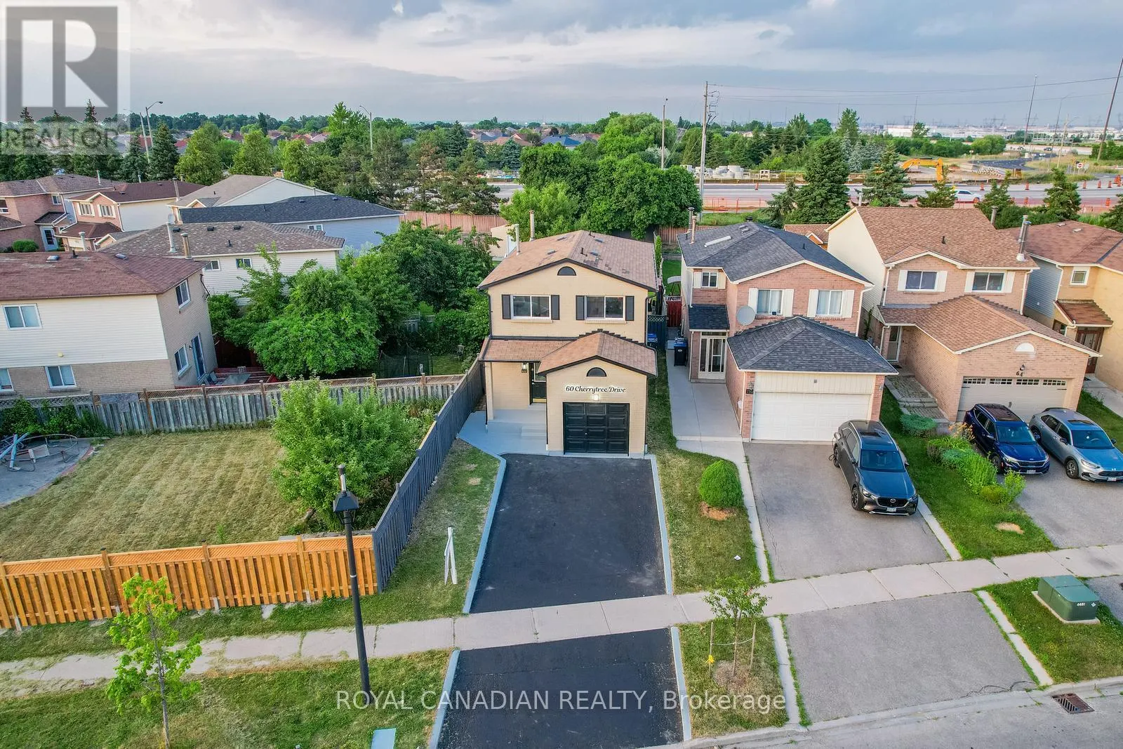 60 CHERRYTREE DRIVE W