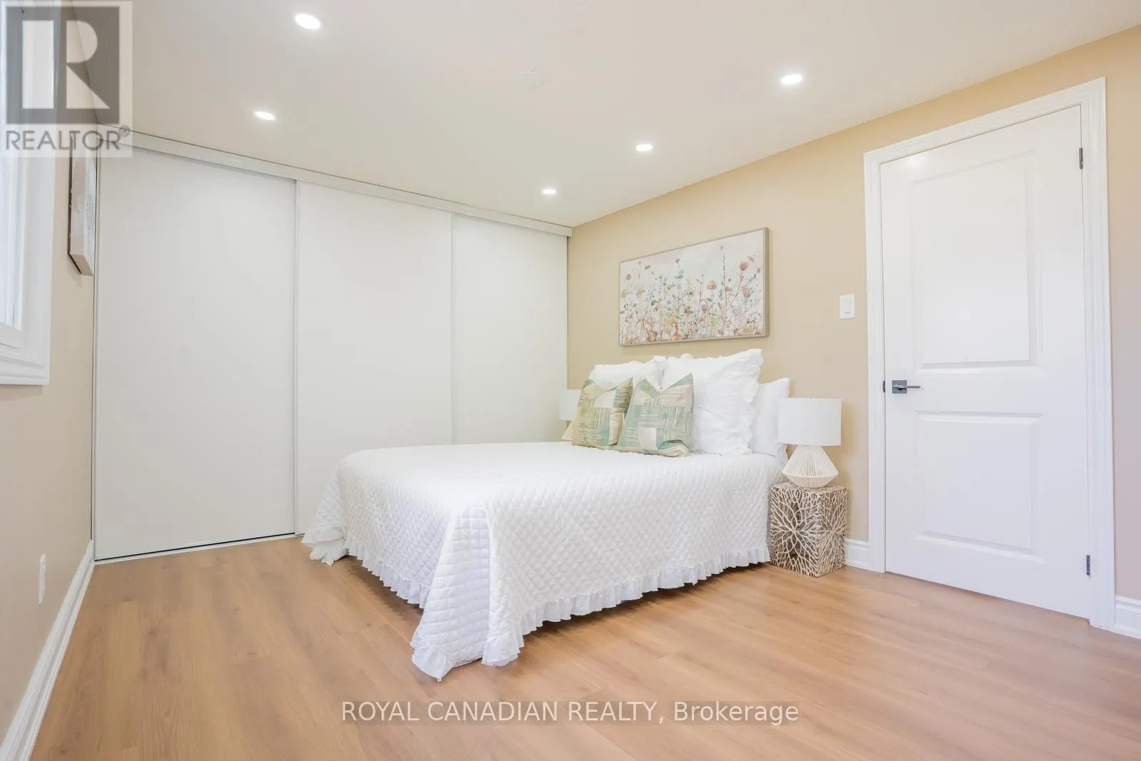 60 CHERRYTREE DRIVE W