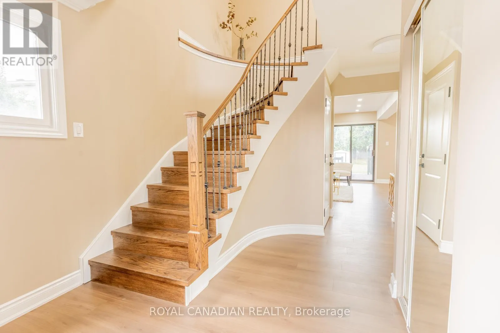 60 CHERRYTREE DRIVE W