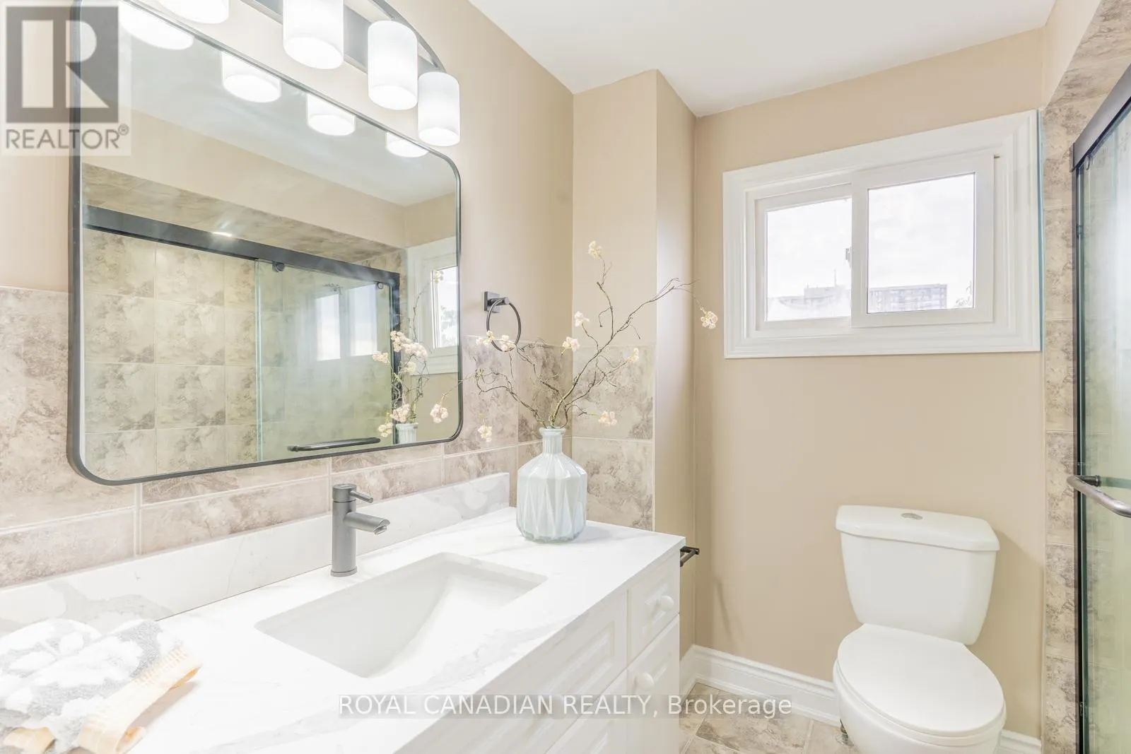 60 CHERRYTREE DRIVE W