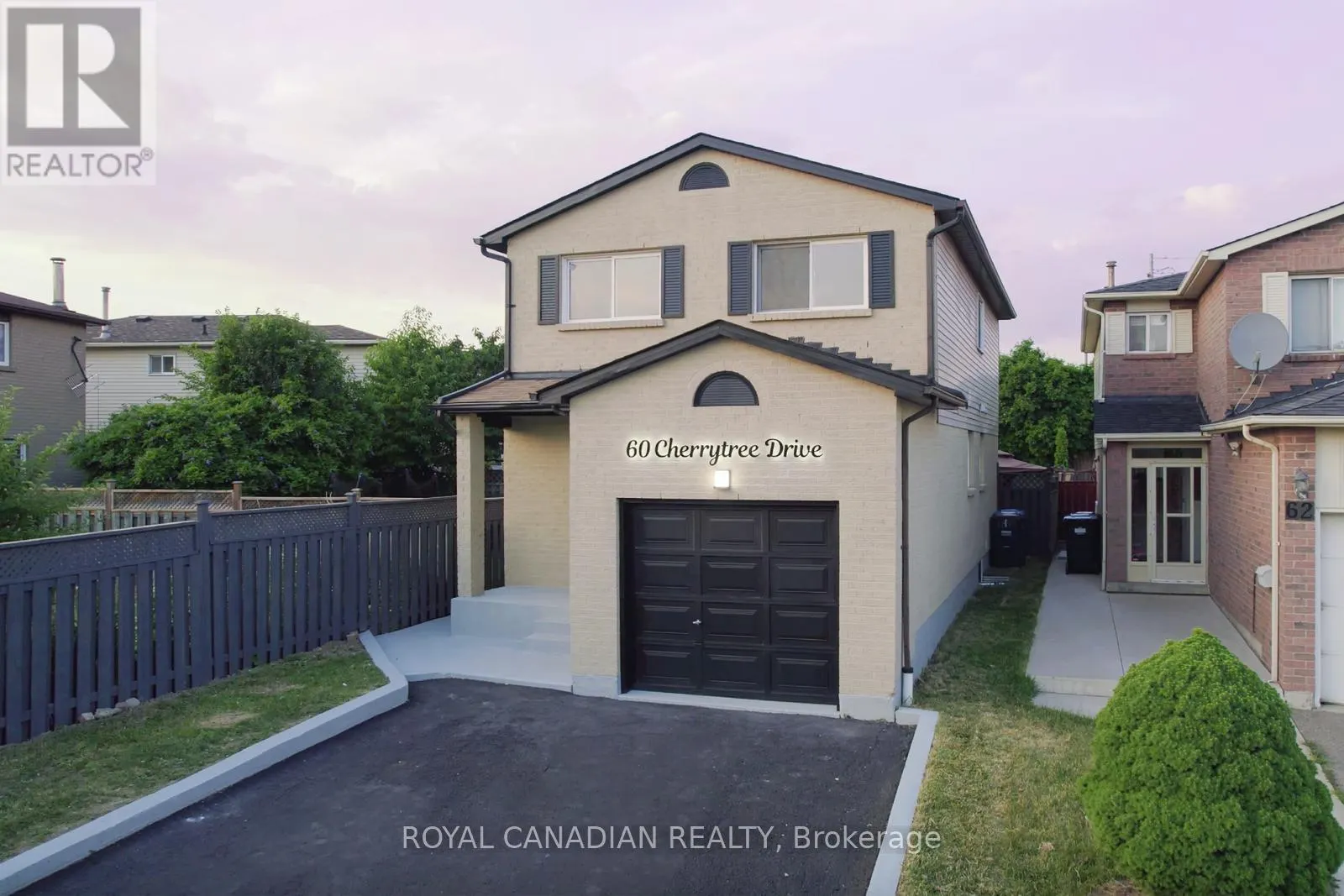 60 CHERRYTREE DRIVE W