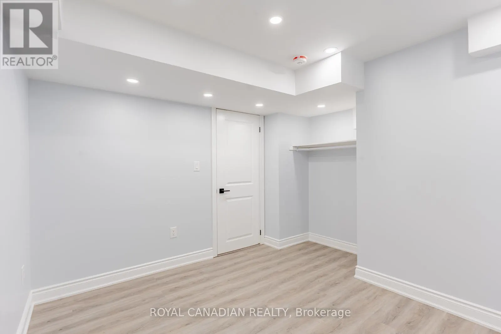 60 CHERRYTREE DRIVE W