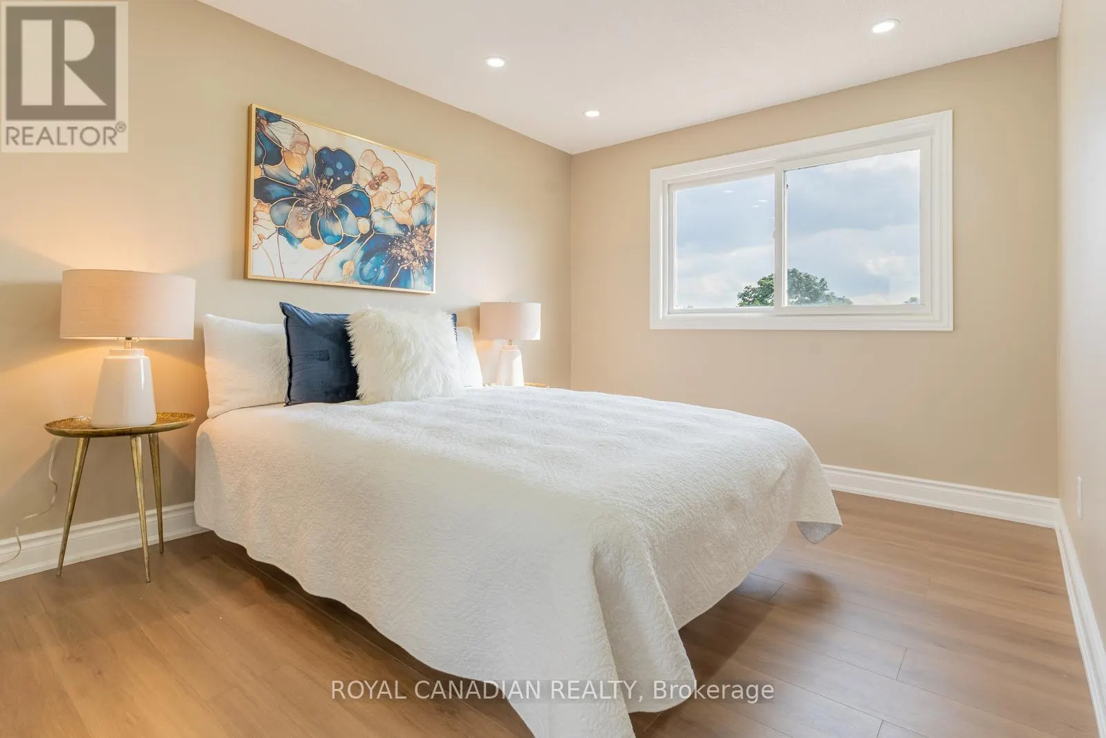 60 CHERRYTREE DRIVE W