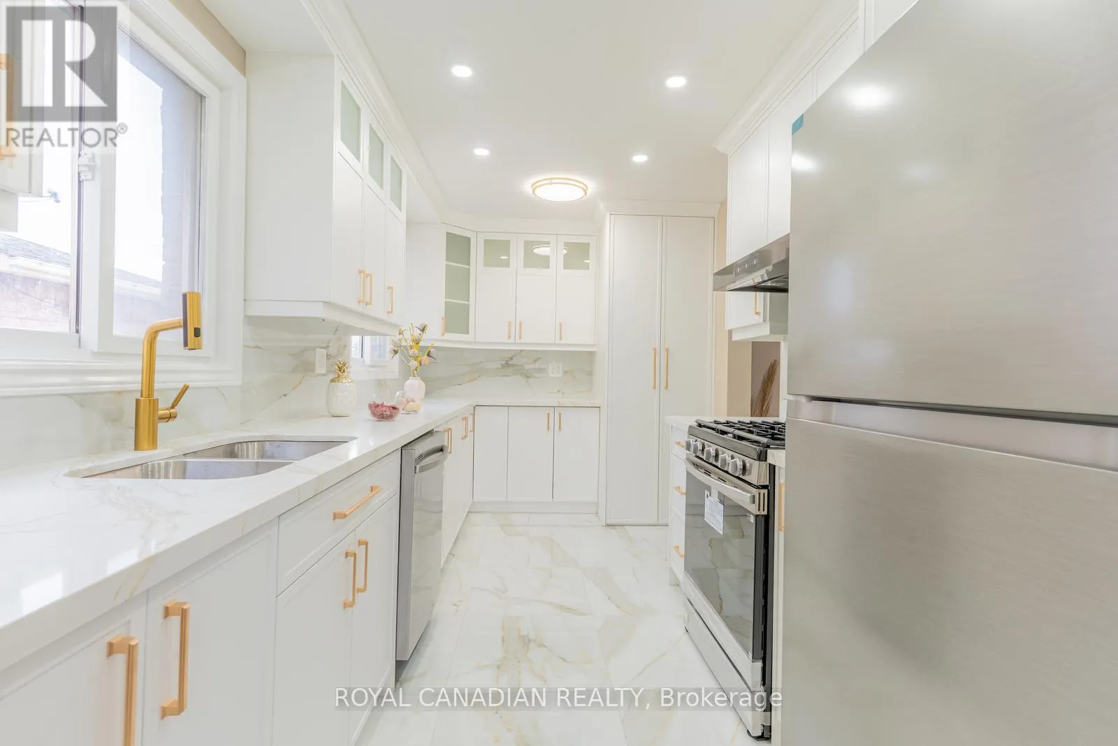 60 CHERRYTREE DRIVE W