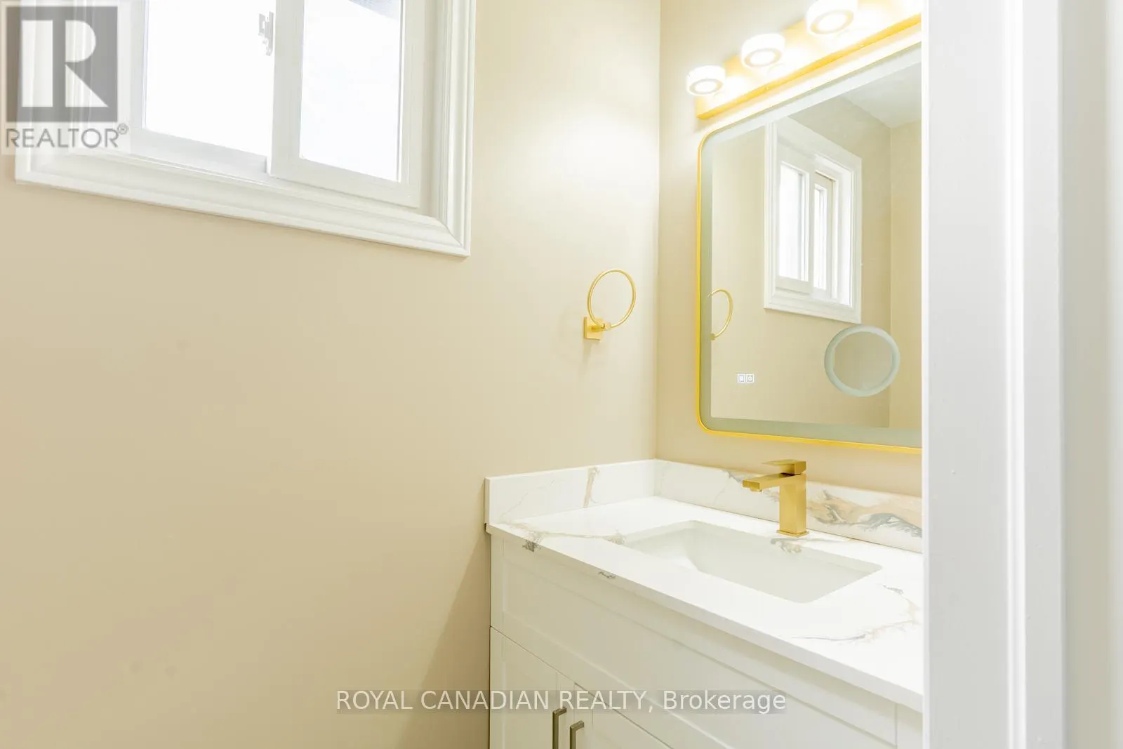 60 CHERRYTREE DRIVE W