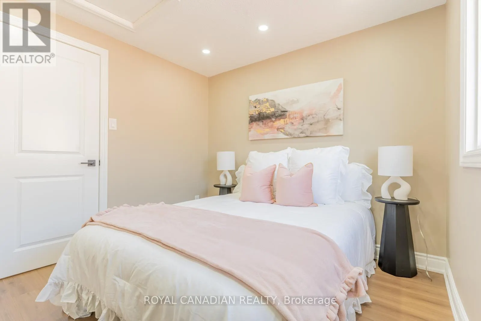 60 CHERRYTREE DRIVE W