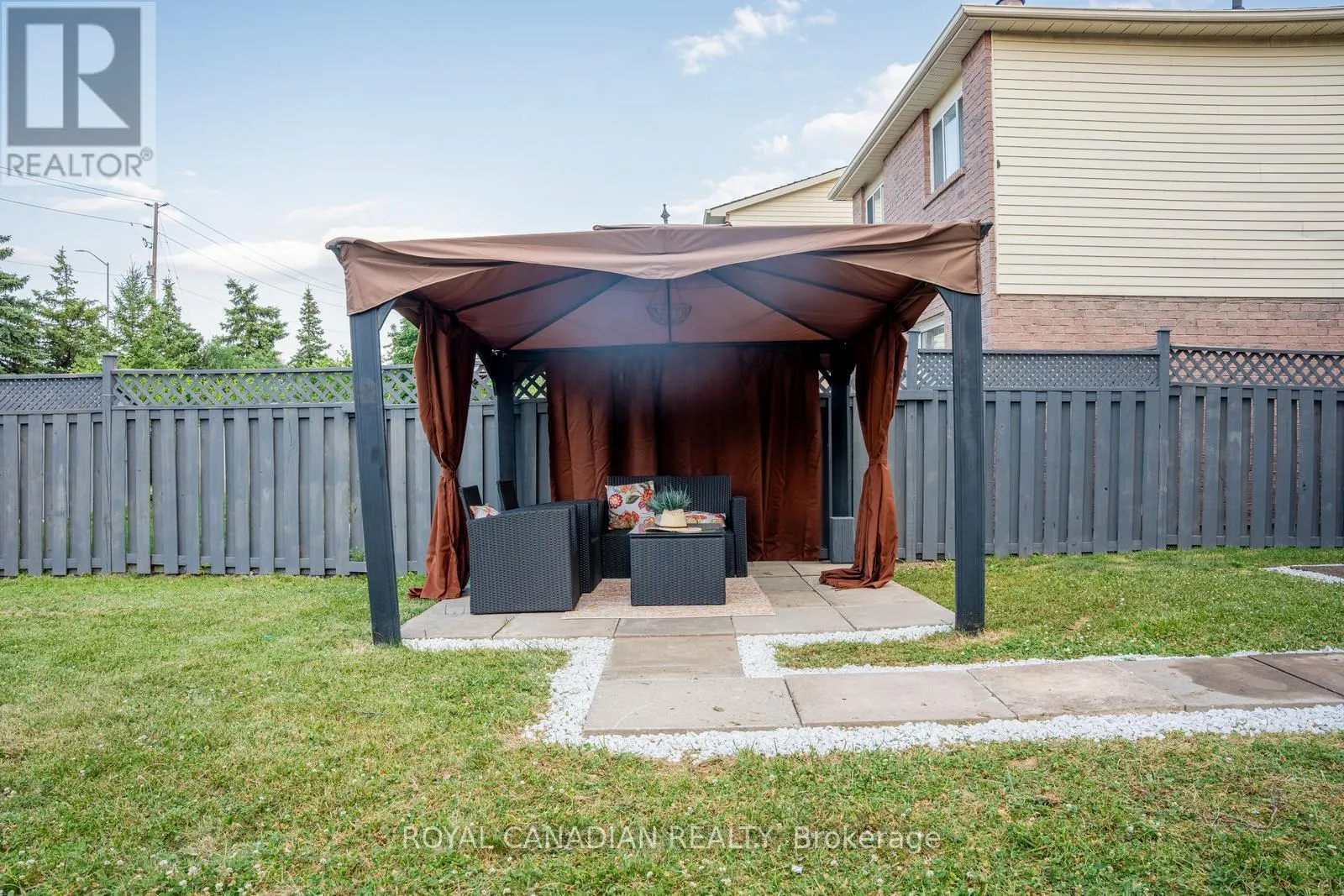 60 CHERRYTREE DRIVE W