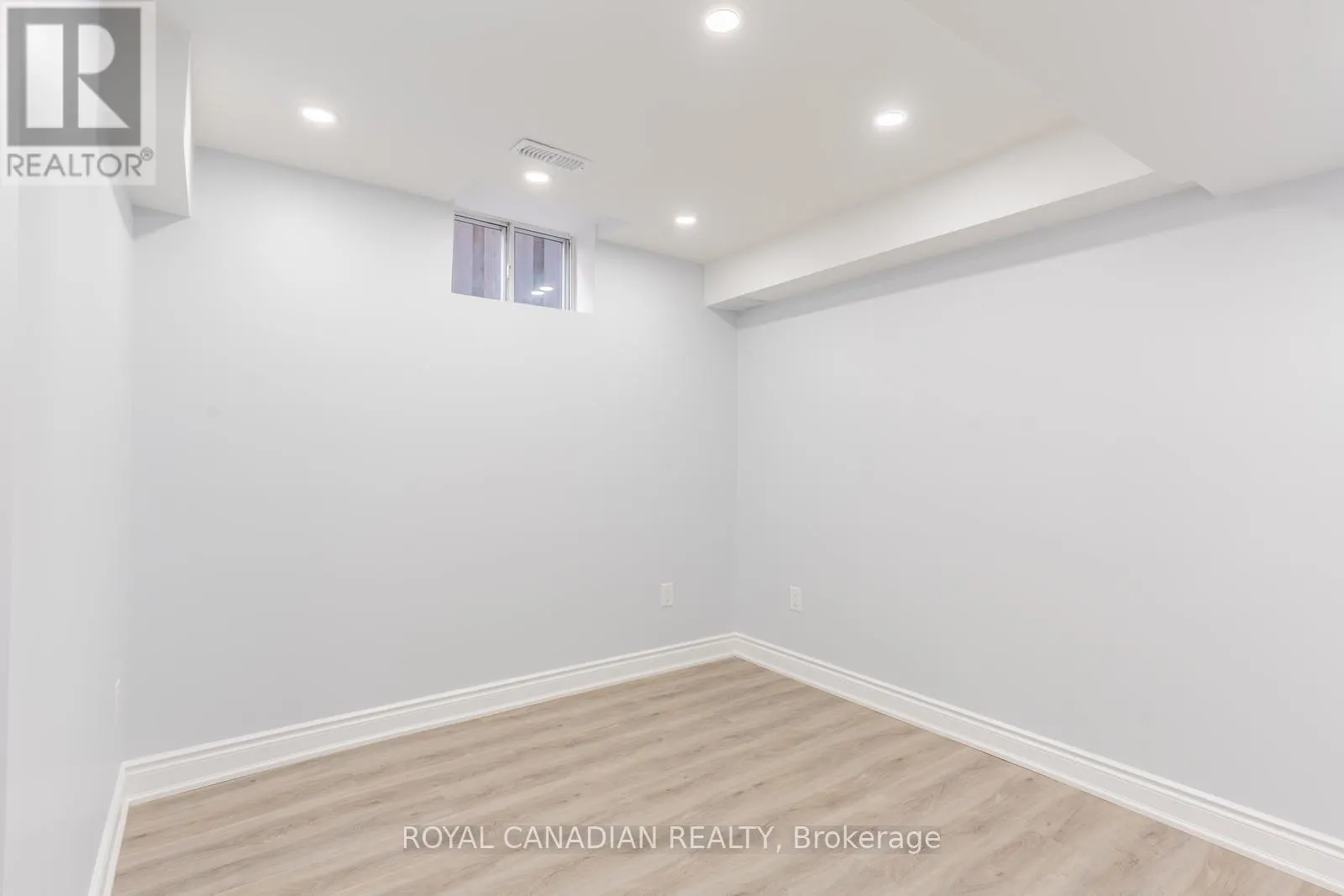 60 CHERRYTREE DRIVE W