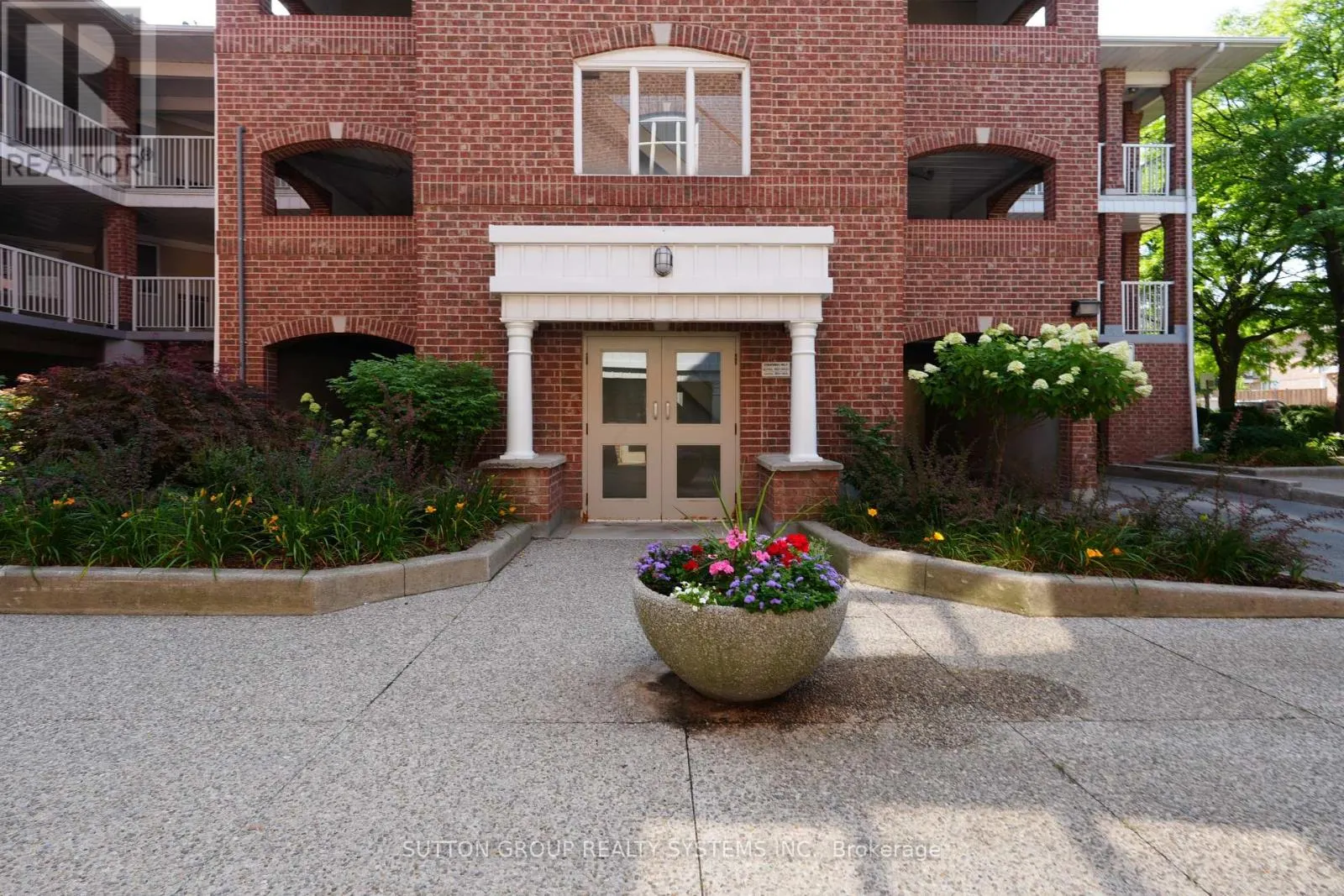 183 - 103 BRISTOL ROAD E