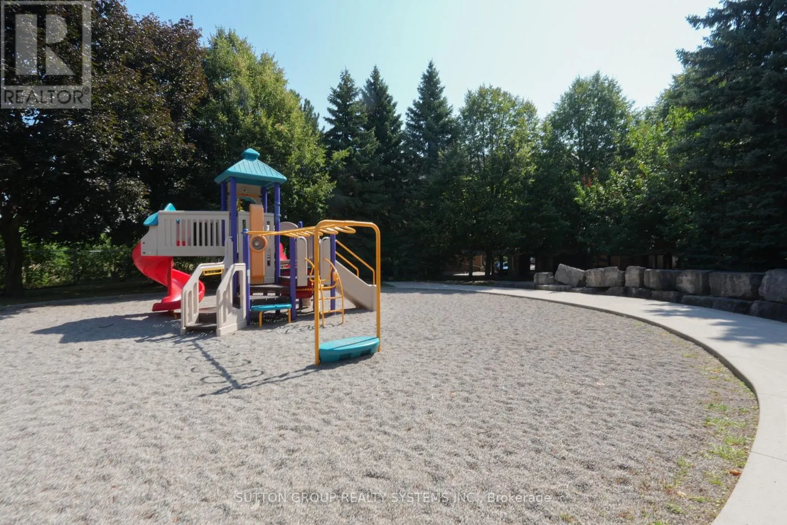 183 - 103 BRISTOL ROAD E