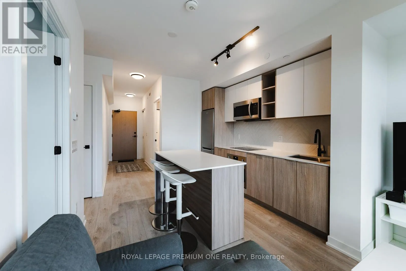 1402 - 36 ZORRA STREET