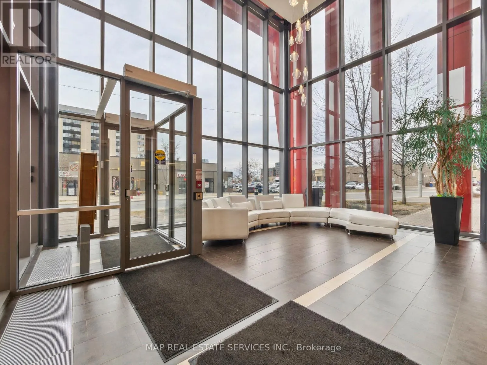 805 - 15 JAMES FINLAY WAY