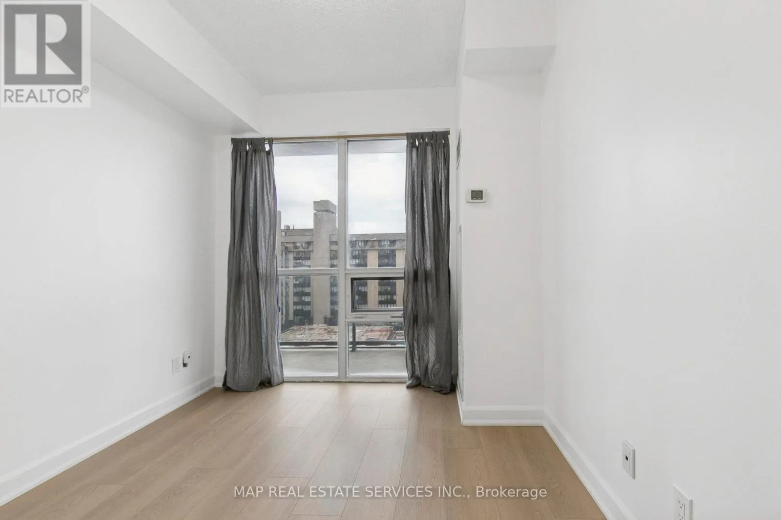 805 - 15 JAMES FINLAY WAY