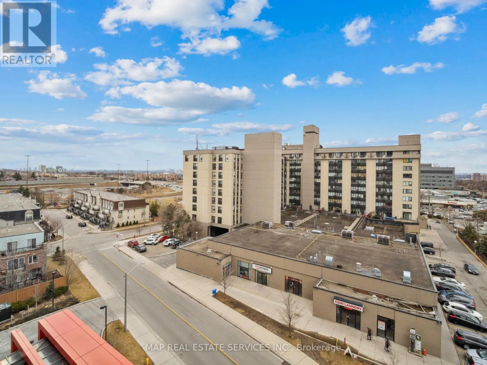 805 - 15 JAMES FINLAY WAY