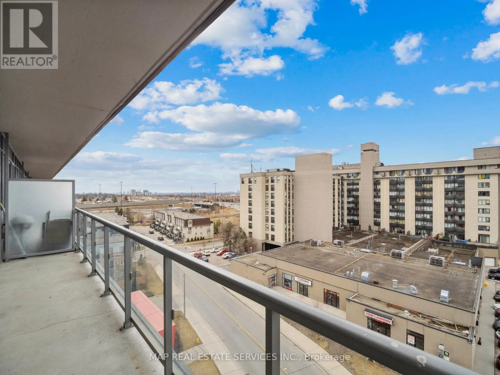 805 - 15 JAMES FINLAY WAY