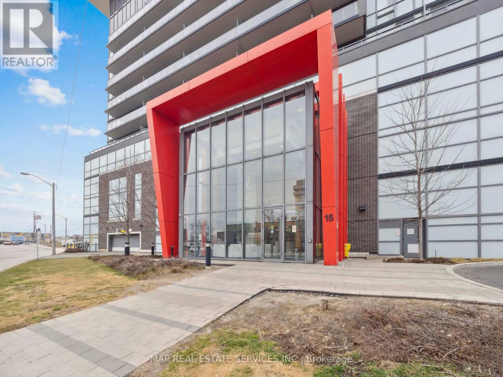 805 - 15 JAMES FINLAY WAY