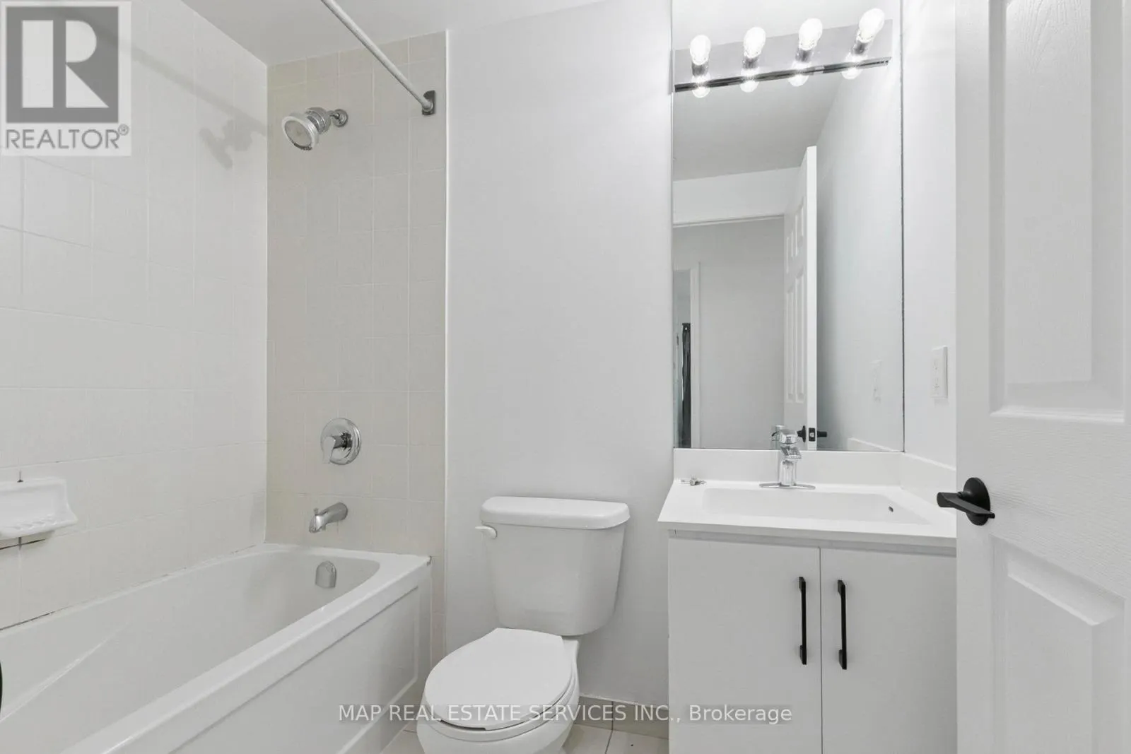 805 - 15 JAMES FINLAY WAY