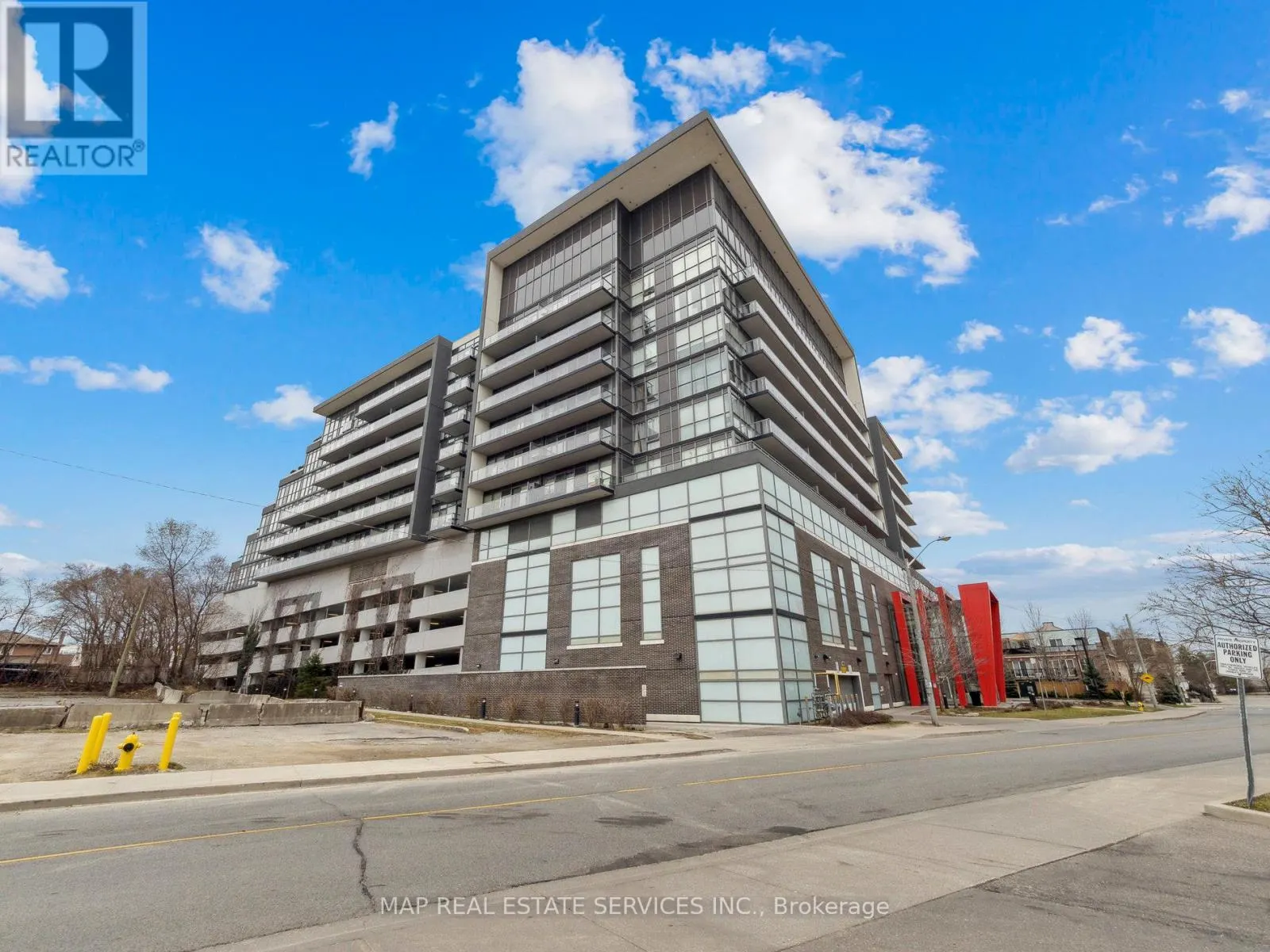 805 - 15 JAMES FINLAY WAY