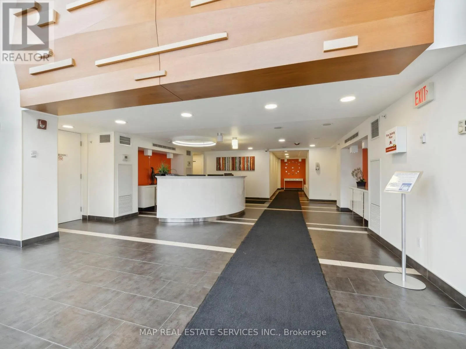 805 - 15 JAMES FINLAY WAY