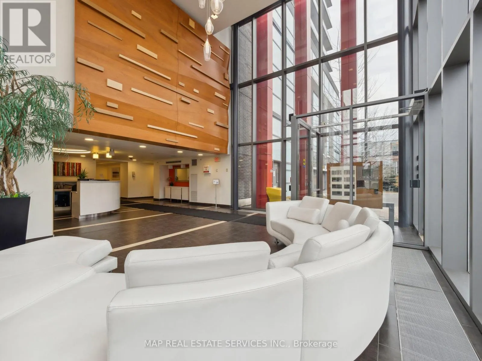 805 - 15 JAMES FINLAY WAY