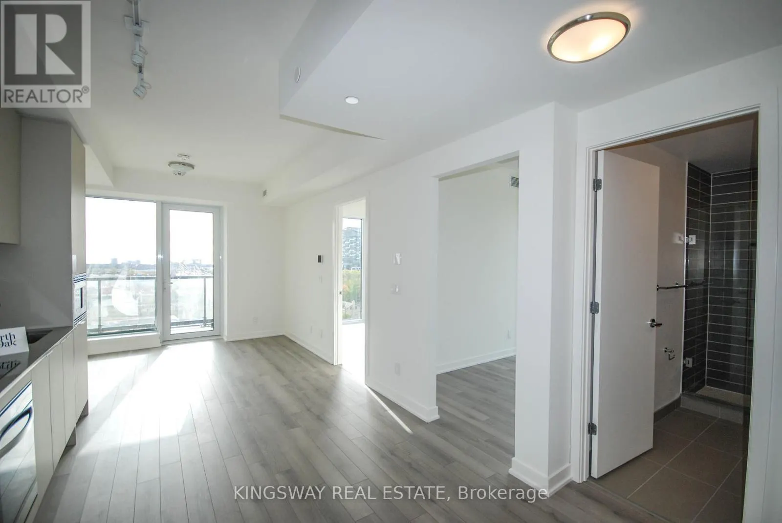 708 - 3071 TRAFALGAR ROAD