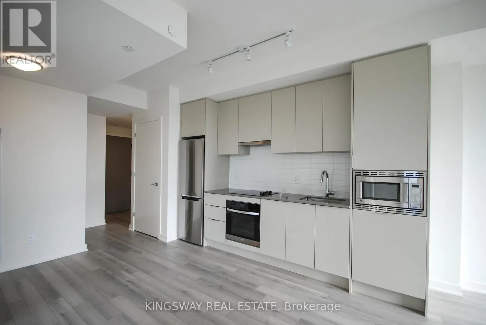 708 - 3071 TRAFALGAR ROAD