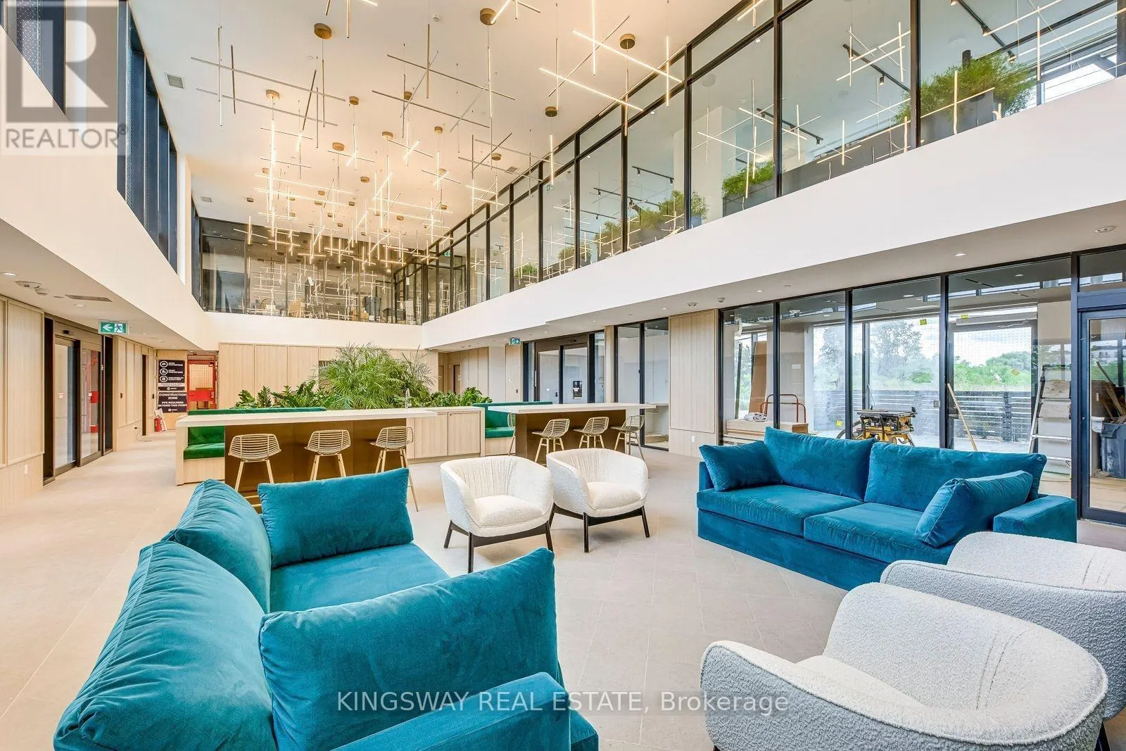 708 - 3071 TRAFALGAR ROAD