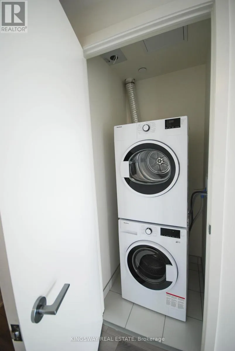 708 - 3071 TRAFALGAR ROAD