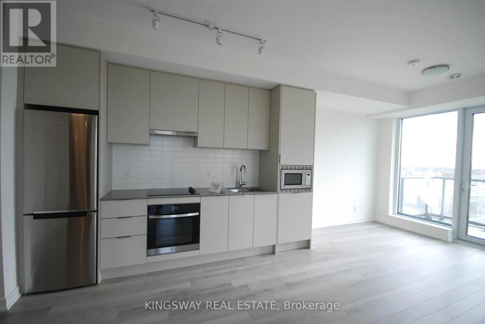 708 - 3071 TRAFALGAR ROAD