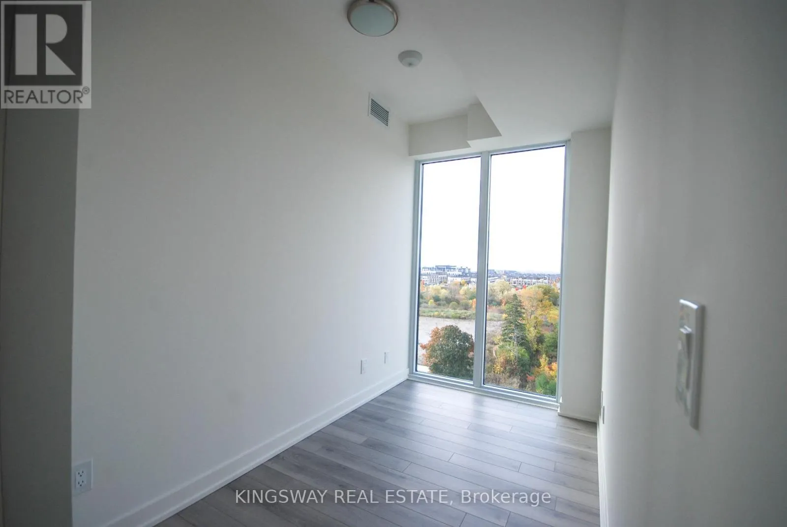 708 - 3071 TRAFALGAR ROAD