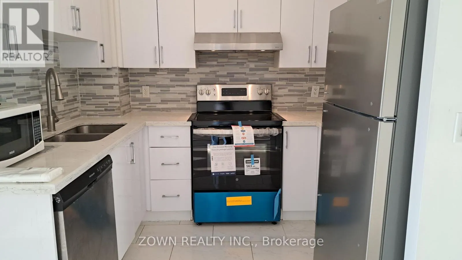 405 - 388 PRINCE OF WALES DRIVE