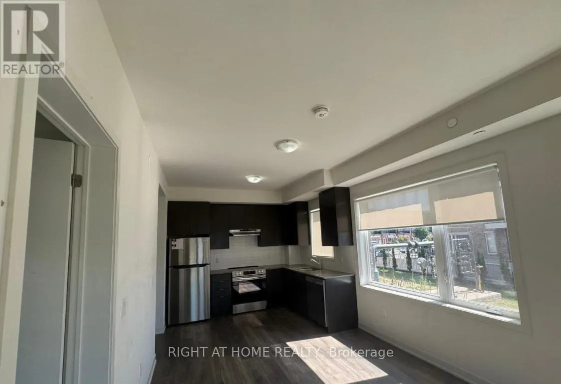 105 - 58 SKY HARBOUR DRIVE